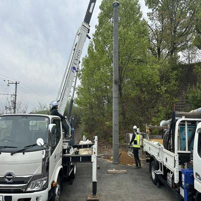 電気通信工事の作業風景